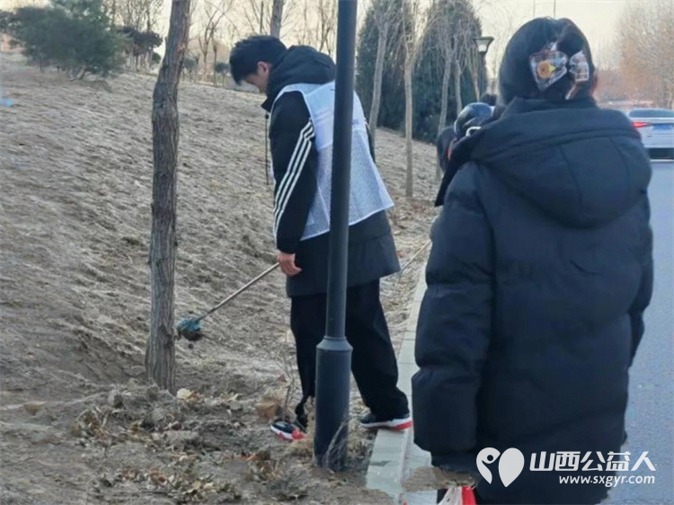 守护生态绿我们一直在行动 1月24日文水县爱心帮扶志愿者协会继续组织返乡大学生与志愿者们共同奔赴文峪河畔合力清理出4袋垃圾 - 第8张