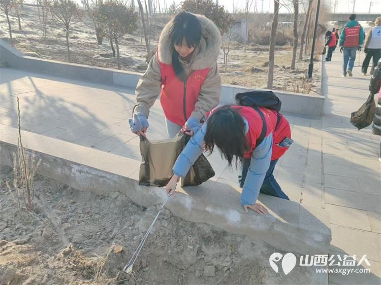 守护生态绿我们一直在行动 1月24日文水县爱心帮扶志愿者协会继续组织返乡大学生与志愿者们共同奔赴文峪河畔合力清理出4袋垃圾 - 第5张