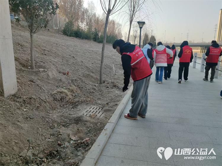 守护生态绿我们一直在行动 1月24日文水县爱心帮扶志愿者协会继续组织返乡大学生与志愿者们共同奔赴文峪河畔合力清理出4袋垃圾 - 第6张