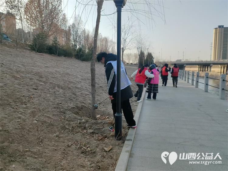守护生态绿我们一直在行动 1月24日文水县爱心帮扶志愿者协会继续组织返乡大学生与志愿者们共同奔赴文峪河畔合力清理出4袋垃圾 - 第4张