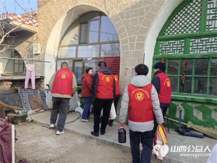 寒岁添暖意大爱润民心----兴县同城爱心公益协会开展冬日慰问活动为奥家湾乡李家塔村吕旭珍家送去大米白面黄油红枣蛋糕等生活用品 - 第4张