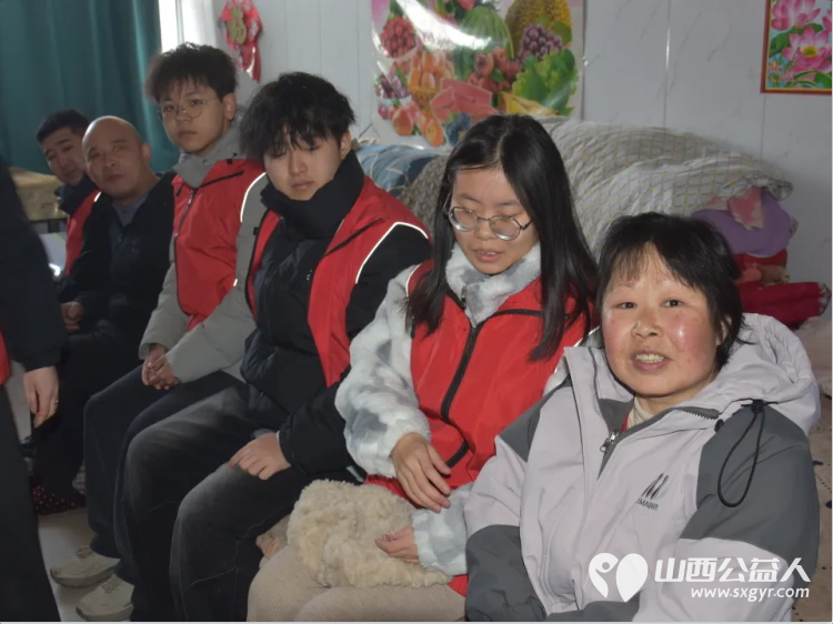 寒岁添暖意大爱润民心----兴县同城爱心公益协会开展冬日慰问活动为奥家湾乡李家塔村吕旭珍家送去大米白面黄油红枣蛋糕等生活用品 - 第3张