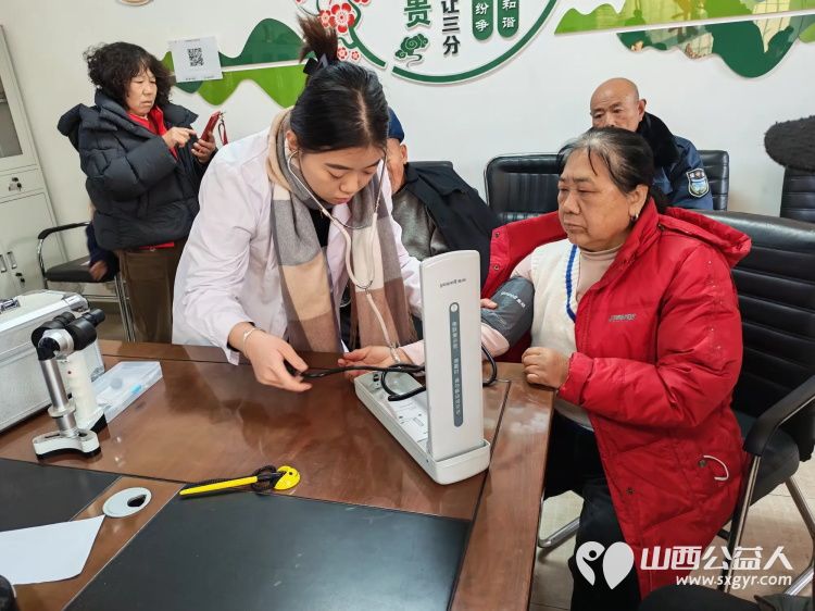 介休市敬老协会孝善行活动2026年1月24日走进连福镇新三屯村为60岁以上所有老人爱心理发体检 - 第8张