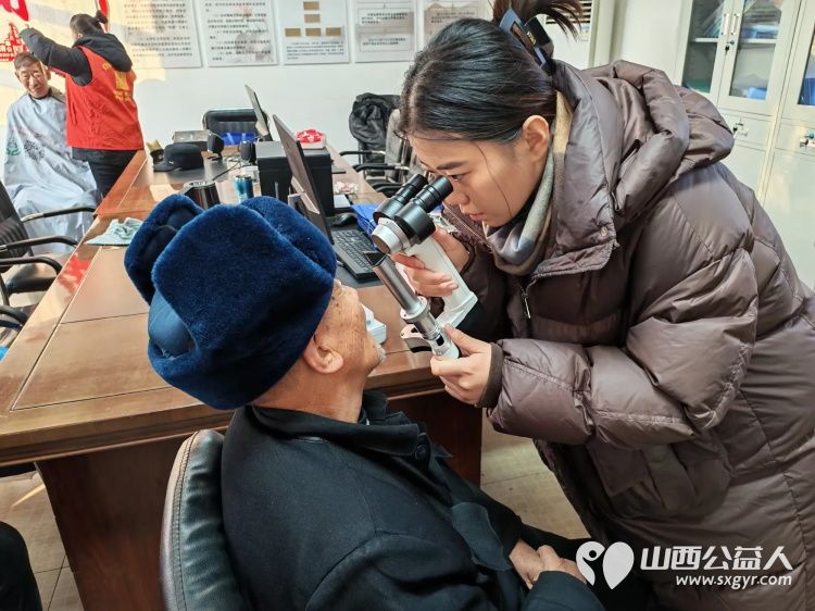 介休市敬老协会孝善行活动2026年1月24日走进连福镇新三屯村为60岁以上所有老人爱心理发体检 - 第9张