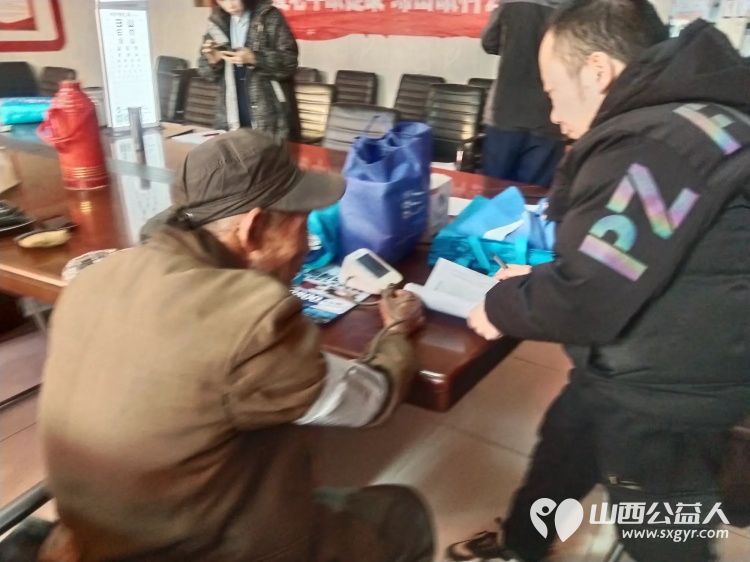 2026年1月24日介休市敬老协会组织志愿者走进连福镇里屯村在村委为60岁以上所有老人爱心理发体检这是我协会“常回家看看”的第624次活动 - 第9张