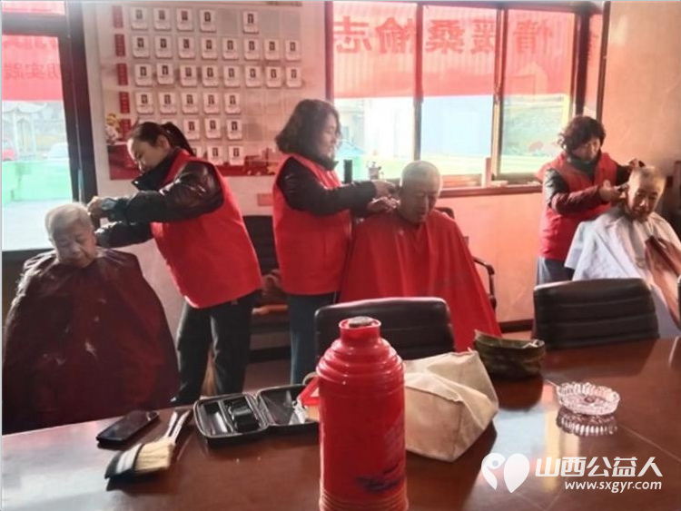 2026年1月24日介休市敬老协会组织志愿者走进连福镇里屯村在村委为60岁以上所有老人爱心理发体检这是我协会“常回家看看”的第624次活动 - 第4张