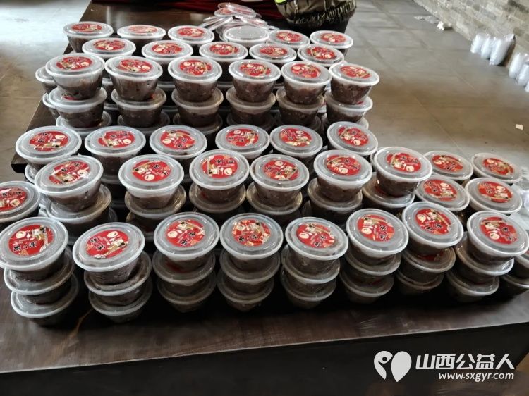 浓情腊八粥暖心志愿行----晋中市太谷区心连心志愿者协会腊八公益暖粥行动 向全区环卫工人户外工作者致以敬意也为前来古城的四方游客送上冬日暖意 - 第10张