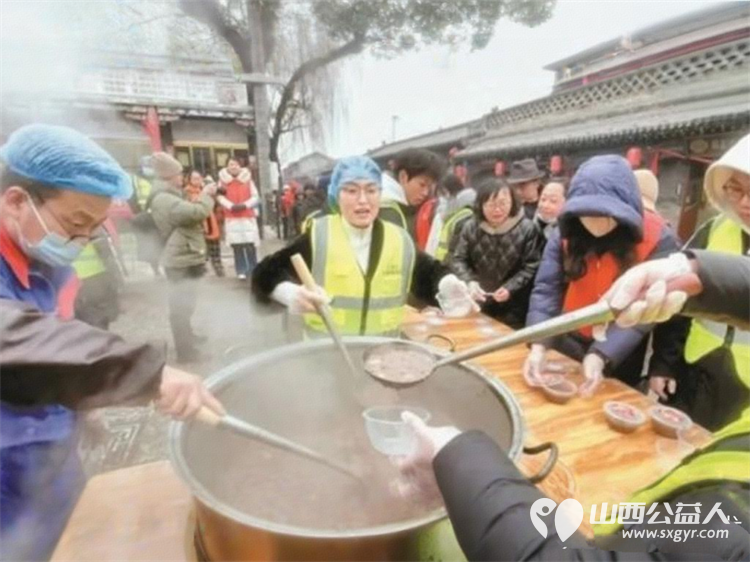 浓情腊八粥暖心志愿行----晋中市太谷区心连心志愿者协会腊八公益暖粥行动 向全区环卫工人户外工作者致以敬意也为前来古城的四方游客送上冬日暖意 - 第4张
