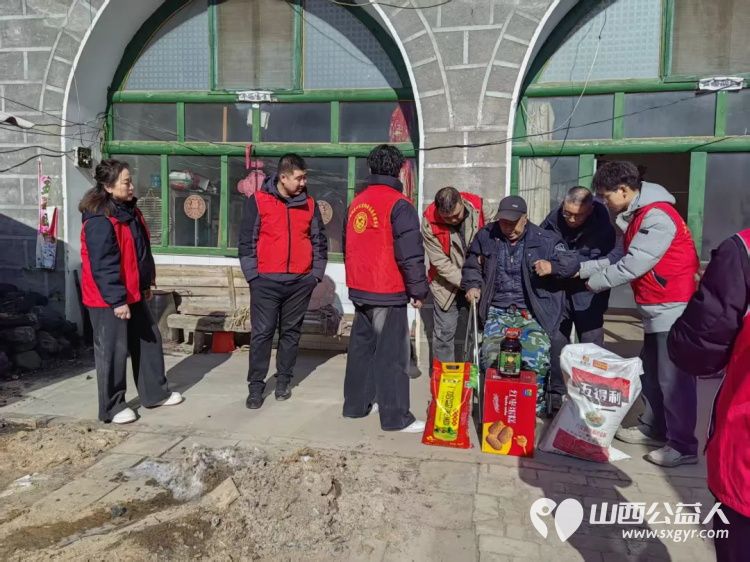 情暖冬日爱满兴县----兴县同城爱心公益协会新春来到兴县交楼申乡向阳村走访困难群众送去了白面大米黄油红枣蛋糕等生活慰问品 - 第6张