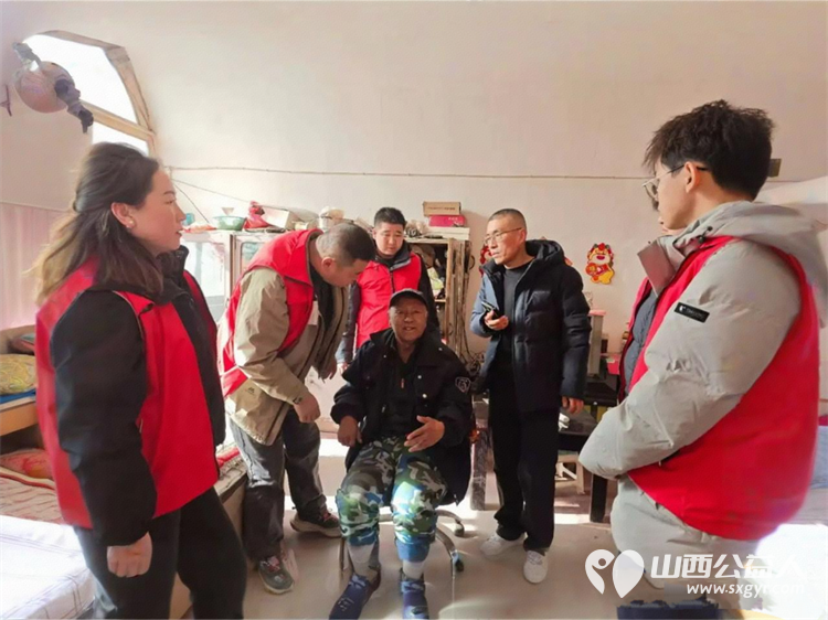 情暖冬日爱满兴县----兴县同城爱心公益协会新春来到兴县交楼申乡向阳村走访困难群众送去了白面大米黄油红枣蛋糕等生活慰问品 - 第2张