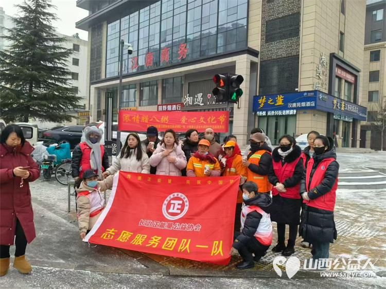 腊八节来临之际长治市正能量公益协会一队精心熬制了腊八粥在长治市各区域开展“浓情腊八送温暖”活动 - 第1张 - 山西公益人 腊八节来临之际长治市正能量公益协会一队精心熬制了腊八粥在长治市各区域开展“浓情腊八送温暖”活动 - 第1张