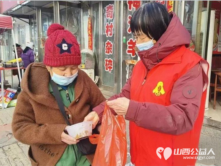腊八粥香暖人心文明实践志愿行----忻府区阳光爱心公益志愿者团队开展腊八节送温暖活动一碗碗热气腾腾的腊八粥为冬日里的环卫工人和群众送去了浓浓的暖意 - 第5张