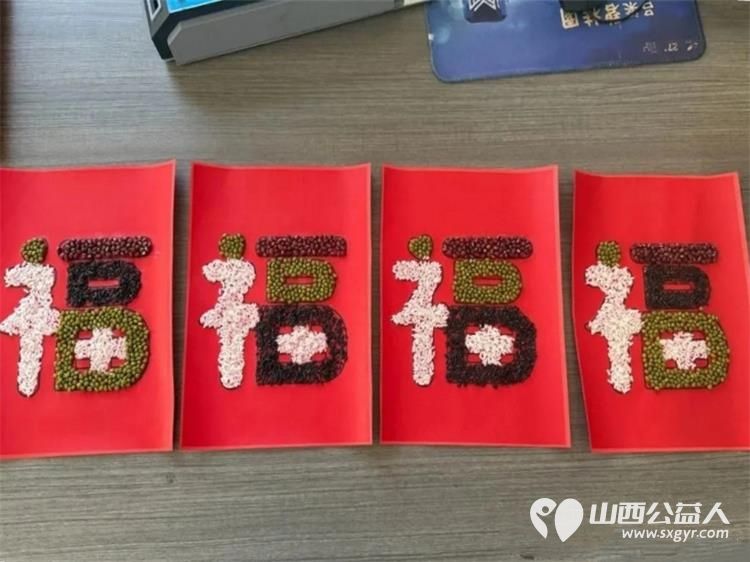 共青团·伙伴计划 腊八粥暖温情常在 吕梁市离石区青年志愿者协会联合尉汾路社区组织青少年与社区老人共赴一场腊八之约用行动传递温暖以真情融化寒冬 - 第5张 - 山西公益人 共青团·伙伴计划 腊八粥暖温情常在 吕梁市离石区青年志愿者协会联合尉汾路社区组织青少年与社区老人共赴一场腊八之约用行动传递温暖以真情融化寒冬 - 第5张