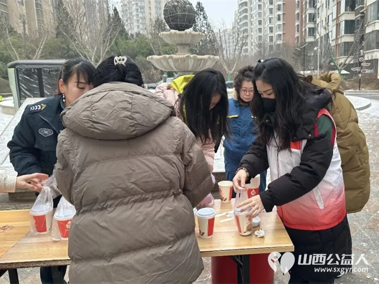 浓情腊八粥爱洒腊八节 长治市正能量公益协会在腊八节举办了赠粥活动四个腊八粥发放点位热闹非凡 - 第18张