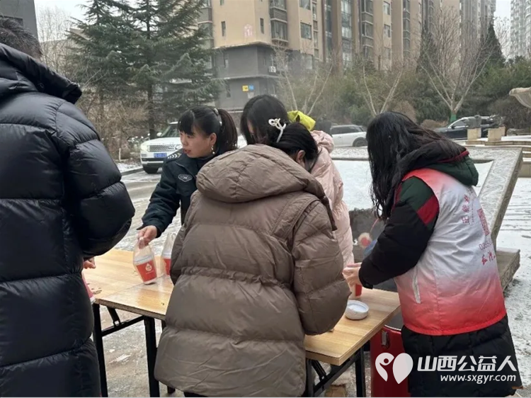 浓情腊八粥爱洒腊八节 长治市正能量公益协会在腊八节举办了赠粥活动四个腊八粥发放点位热闹非凡 - 第17张