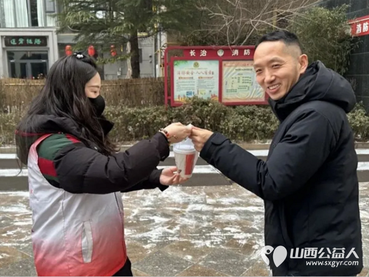 浓情腊八粥爱洒腊八节 长治市正能量公益协会在腊八节举办了赠粥活动四个腊八粥发放点位热闹非凡 - 第14张