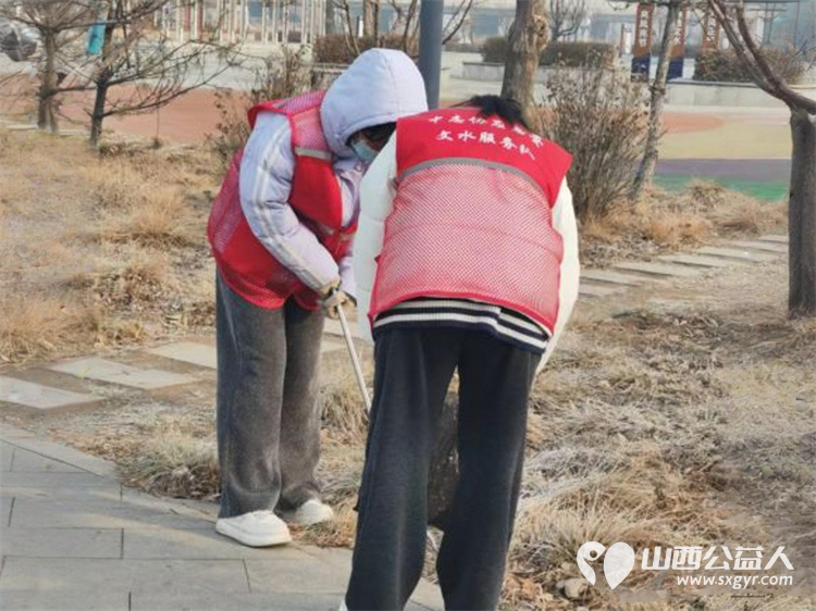 携手志愿之行共绘家乡之美 文水县爱心帮扶志愿者协会组织返乡大学生与志愿者们共同奔赴文峪河畔、县城重要路口服务县城的和谐稳定 - 第5张