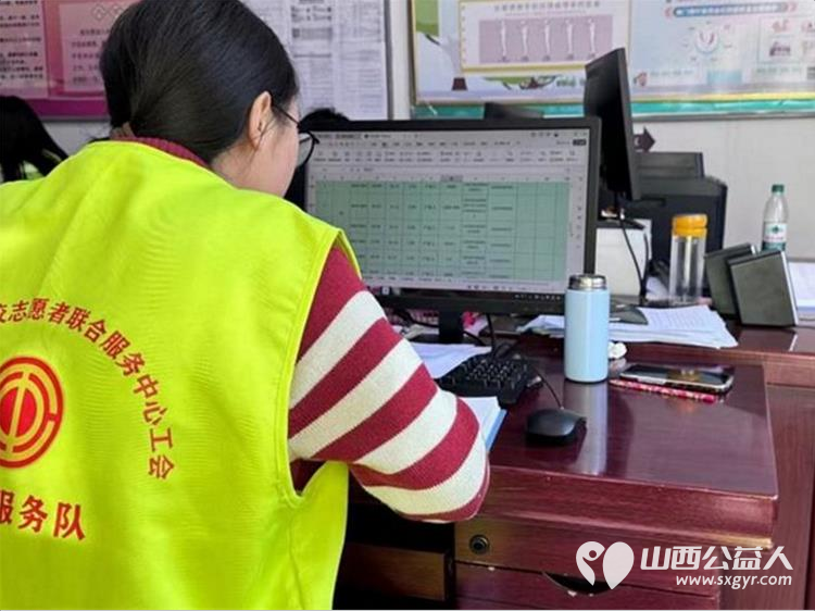 晋中新青年高校志愿者联合服务中心返乡大学生志愿者在社区开展志愿服务活动 - 第2张