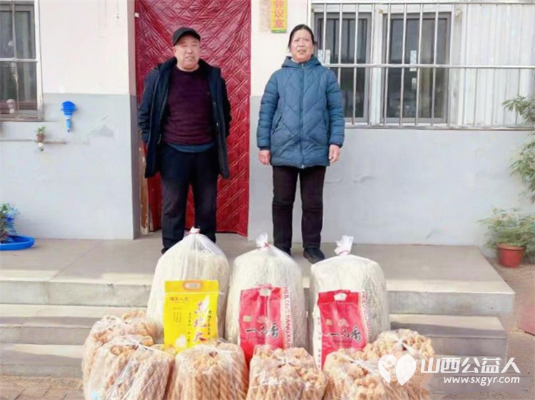 长治市小雨点公益志愿者协会樊文俊老师个人出资慰问杨蓬学校教职员工为辛勤工作在教育一线的8位老师和2家边缘易致贫户送去关怀与温暖 - 第3张