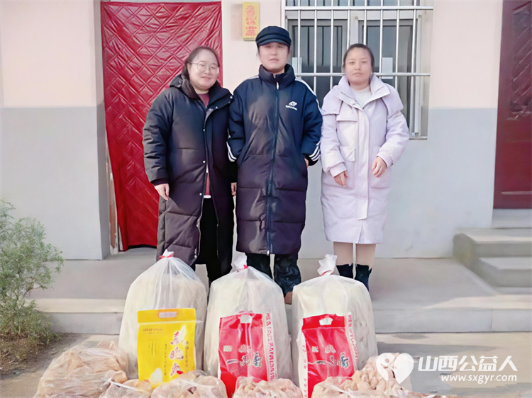 长治市小雨点公益志愿者协会樊文俊老师个人出资慰问杨蓬学校教职员工为辛勤工作在教育一线的8位老师和2家边缘易致贫户送去关怀与温暖 - 第4张