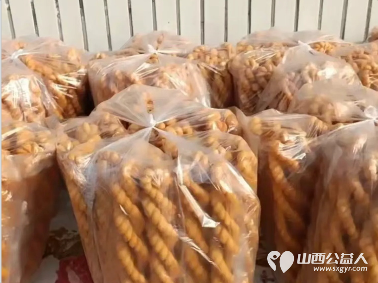 长治市小雨点公益志愿者协会樊文俊老师个人出资慰问杨蓬学校教职员工为辛勤工作在教育一线的8位老师和2家边缘易致贫户送去关怀与温暖 - 第8张