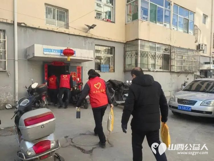 党旗映照夕阳红岁寒情深暖人心----兴县同城爱心公益协会党支部为协会内老党员送去白面大米黄油莜面等生活必需品的慰问活动 - 第3张