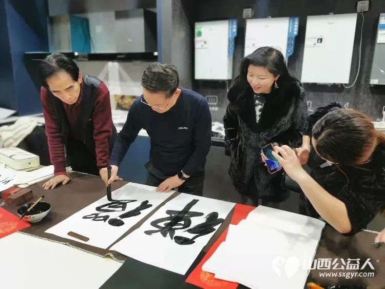 墨香送福情暖寒冬----长治市小雨点公益志愿者协会思源分会举办了慰问孤寡老人及赠送春联活动 - 第23张