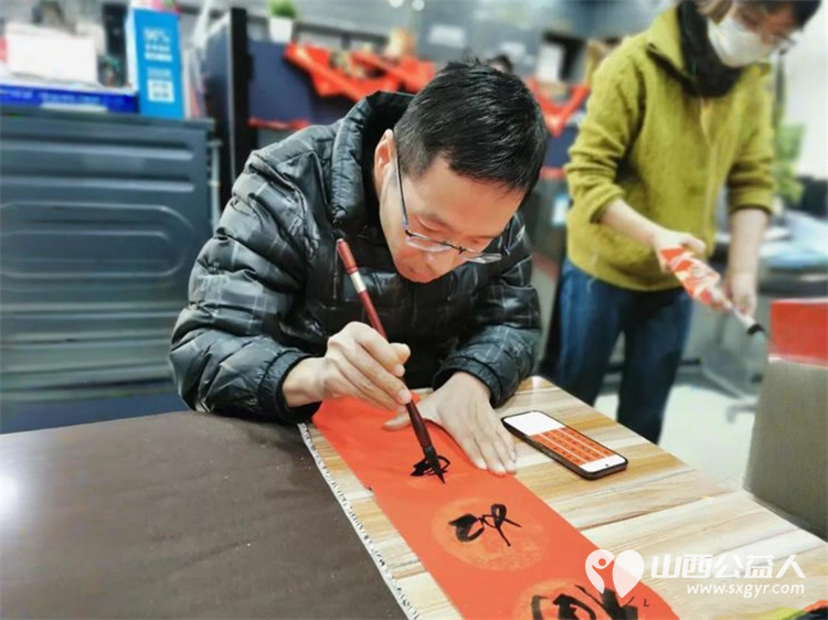 墨香送福情暖寒冬----长治市小雨点公益志愿者协会思源分会举办了慰问孤寡老人及赠送春联活动 - 第20张