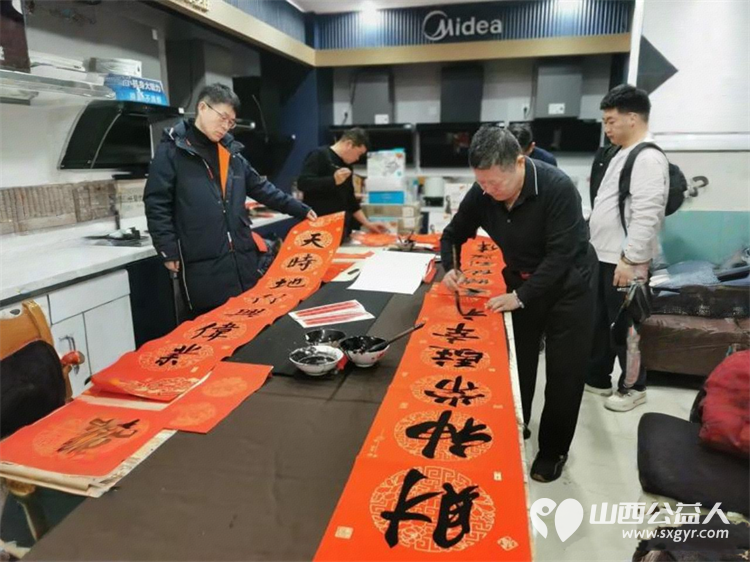 墨香送福情暖寒冬----长治市小雨点公益志愿者协会思源分会举办了慰问孤寡老人及赠送春联活动 - 第7张