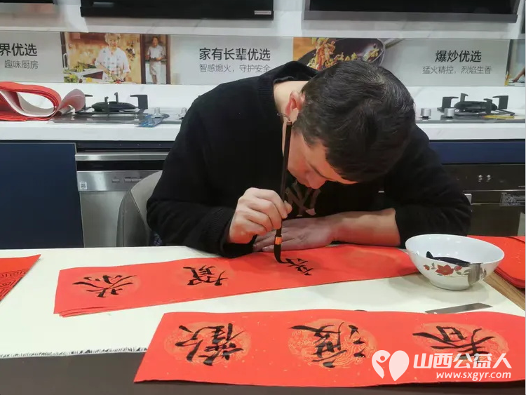 墨香送福情暖寒冬----长治市小雨点公益志愿者协会思源分会举办了慰问孤寡老人及赠送春联活动 - 第19张