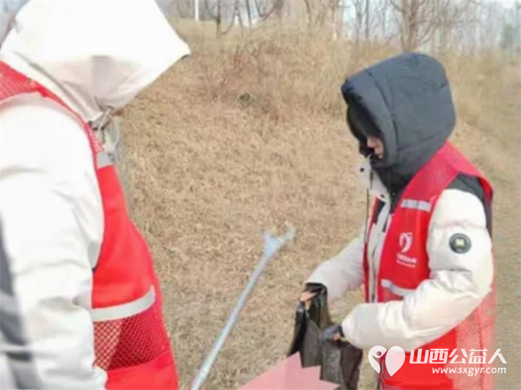 八载坚守志愿路双岗并行护文水 文水县爱心帮扶志愿者协会1月29日志愿服务迎来第八天志愿者们依旧一面守护文峪河畔生态之美一面筑牢交通路口文明防线 - 第3张
