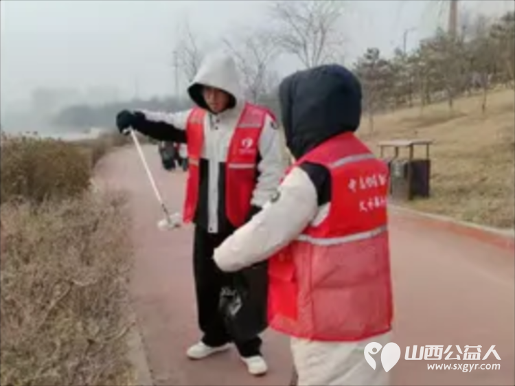 八载坚守志愿路双岗并行护文水 文水县爱心帮扶志愿者协会1月29日志愿服务迎来第八天志愿者们依旧一面守护文峪河畔生态之美一面筑牢交通路口文明防线 - 第6张