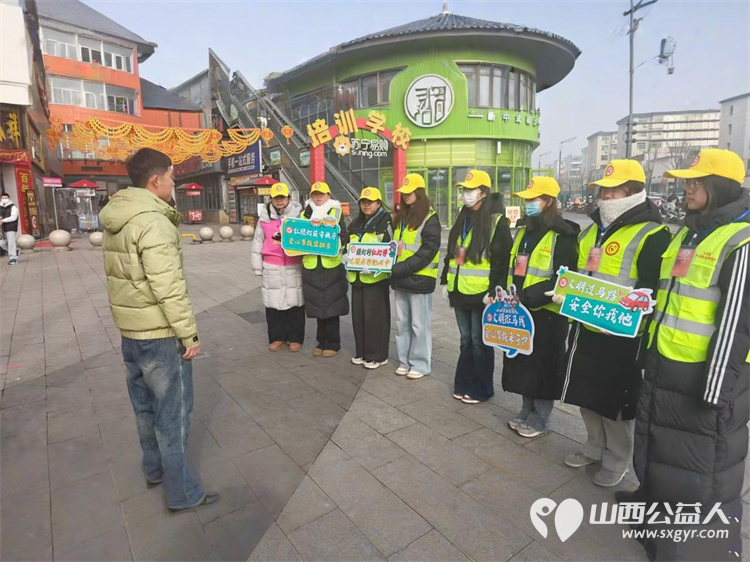 文水县爱心帮扶志愿者协会组织志愿者1月31日继续赴文峪河畔拾捡白色垃圾赴文水街头守十字路口传文明理念引导市民规范出行 - 第12张