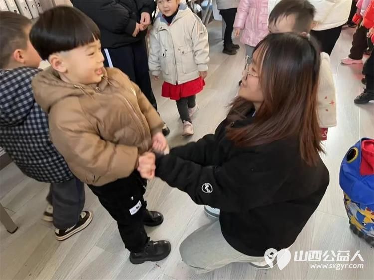 山西应用科技学院学生志愿者组织“情暖双代”公益服务赴山西省内各乡村为高龄老人提供健康监测为留守儿童进行学业辅导 - 第12张