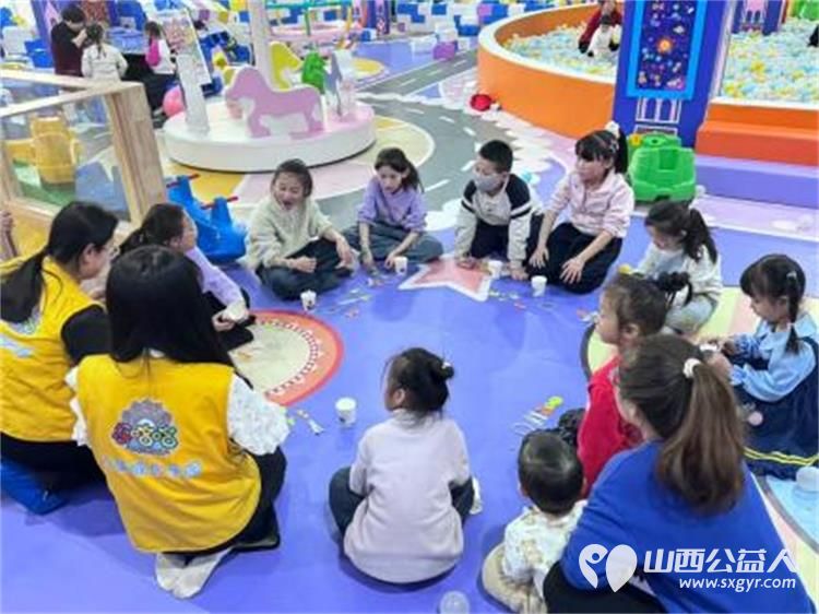 山西应用科技学院学生志愿者组织“情暖双代”公益服务赴山西省内各乡村为高龄老人提供健康监测为留守儿童进行学业辅导 - 第13张