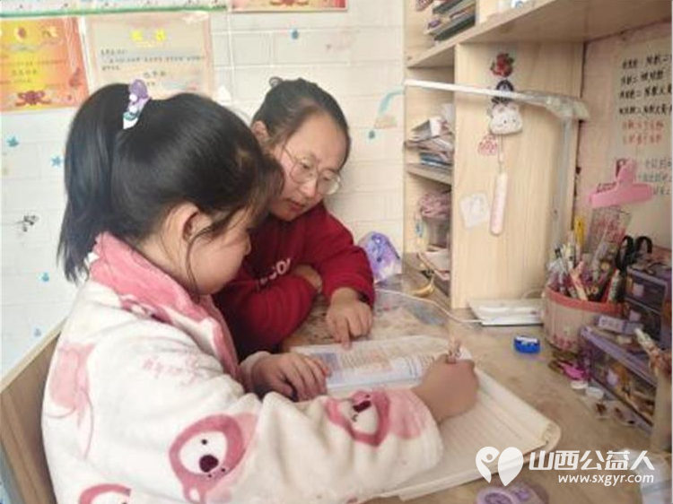 山西应用科技学院学生志愿者组织“情暖双代”公益服务赴山西省内各乡村为高龄老人提供健康监测为留守儿童进行学业辅导 - 第9张