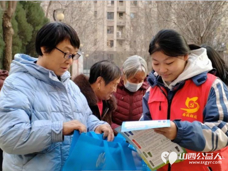 临汾市志愿服务联合会护苗爱心志愿服务队举办新春联谊活动为100余名志愿者发放优秀志愿者证书及春联用最温暖的形式为奉献爱心的志愿者送去新年礼包 - 第14张