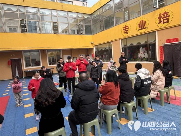 山西海养慈善基金会与山西启元关爱中心战略合作启动仪式圆满举行进行了授牌仪式捐赠了一台钢琴 - 第5张