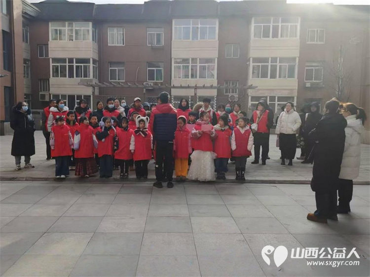 太原市志愿者小分队组织志愿者去享堂养老院看望慰问老人们让老人们感受到了家人般的关怀与温暖也生动诠释了无私奉献的志愿精神 - 第3张