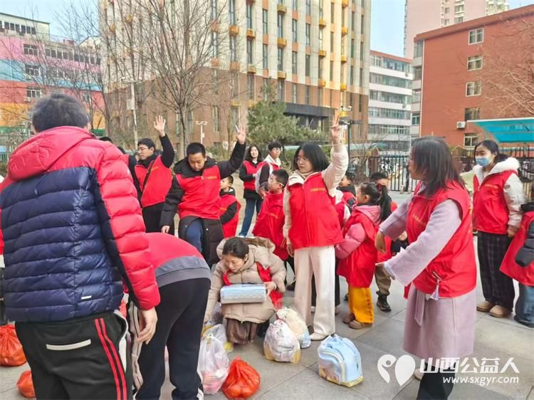 太原市志愿者小分队组织志愿者去享堂养老院看望慰问老人们让老人们感受到了家人般的关怀与温暖也生动诠释了无私奉献的志愿精神 - 第10张