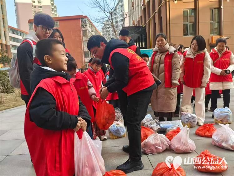 太原市志愿者小分队组织志愿者去享堂养老院看望慰问老人们让老人们感受到了家人般的关怀与温暖也生动诠释了无私奉献的志愿精神 - 第8张
