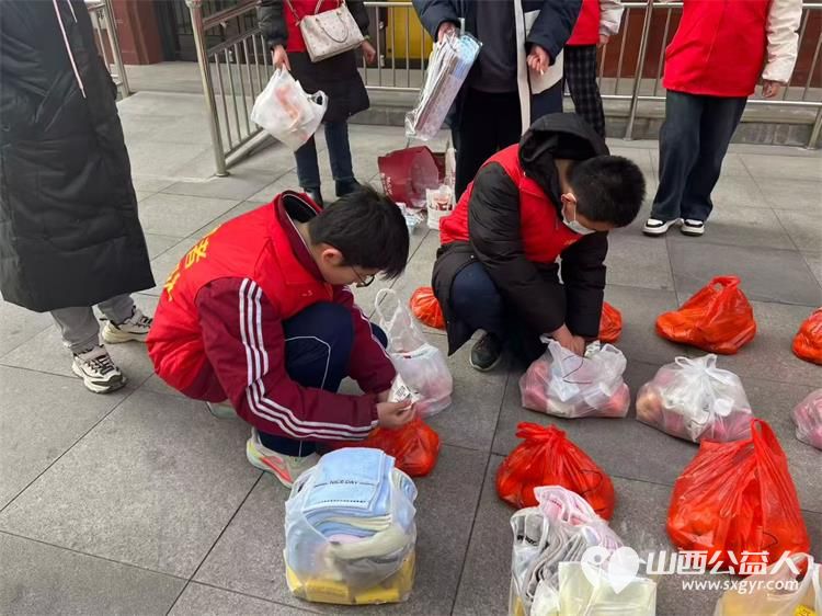 太原市志愿者小分队组织志愿者去享堂养老院看望慰问老人们让老人们感受到了家人般的关怀与温暖也生动诠释了无私奉献的志愿精神 - 第11张