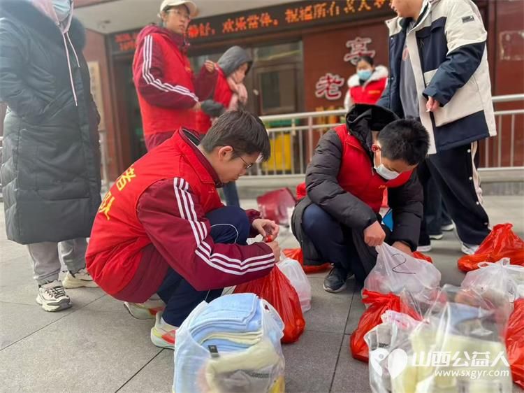 太原市志愿者小分队组织志愿者去享堂养老院看望慰问老人们让老人们感受到了家人般的关怀与温暖也生动诠释了无私奉献的志愿精神 - 第9张