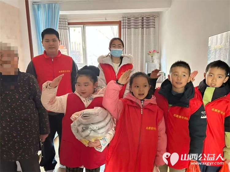 太原市志愿者小分队组织志愿者去享堂养老院看望慰问老人们让老人们感受到了家人般的关怀与温暖也生动诠释了无私奉献的志愿精神 - 第4张