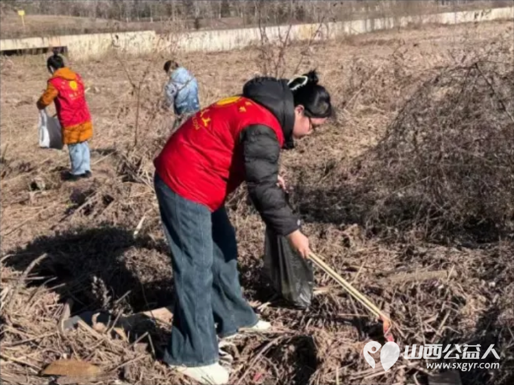保护母亲河 阳泉市义工联合会2026年2月1日组织21名义工和民间巡河员为爱集结巡河净滩活动在白羊墅湿地公园开展 - 第6张