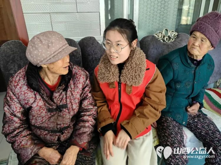 兴县同城爱心公益协会兴县红蜻蜓志愿宣讲队兴县大学生志愿服务总队联合组织的“温情冬日青春伴夕阳——兴县大学生寒假暖心行动”在寺塔梁康乐养老院里温情启幕 - 第5张