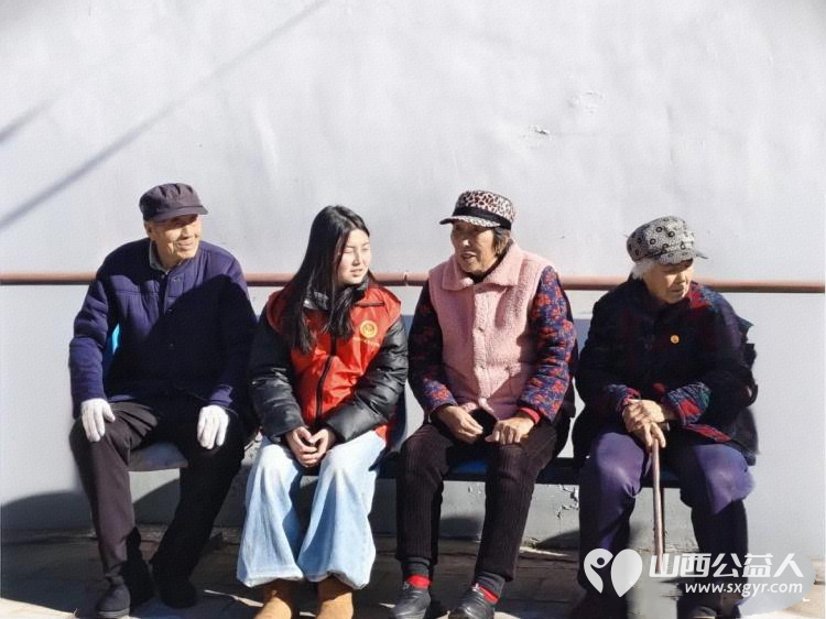 兴县同城爱心公益协会兴县红蜻蜓志愿宣讲队兴县大学生志愿服务总队联合组织的“温情冬日青春伴夕阳——兴县大学生寒假暖心行动”在寺塔梁康乐养老院里温情启幕 - 第2张