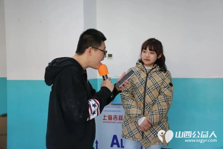 时代新人李玲义携手网红达人白雪走进太原市灵星社区服务中心阳曲校区关爱自闭症儿童共谱公益新篇准备了猪肉鸡蛋水果等丰富的慰问品 - 第8张