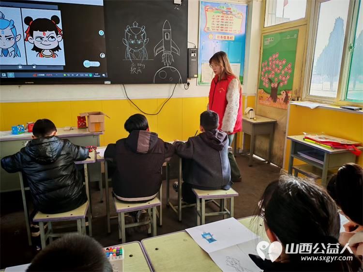 文水县爱心帮扶志愿者协会2月3日组织的返乡志愿者走进岳村学校继续开展公益画画课啦 - 第7张