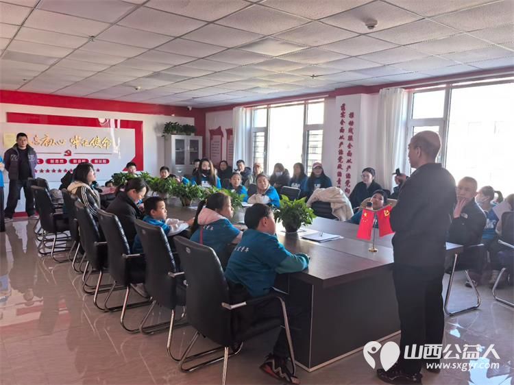 蚂蚁力量儿童义工团太原市悠然团队的大小志愿者们来到太原市灵星社区服务中心阳曲校区陪着孩子们一起做手工为阳曲校区打扫卫生捐赠各种生活物资 - 第6张